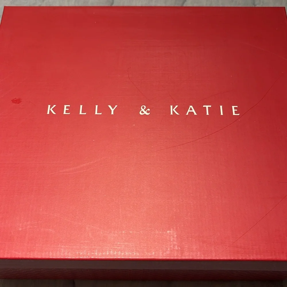 NWT Kelly & Katie Cadeen high heels.